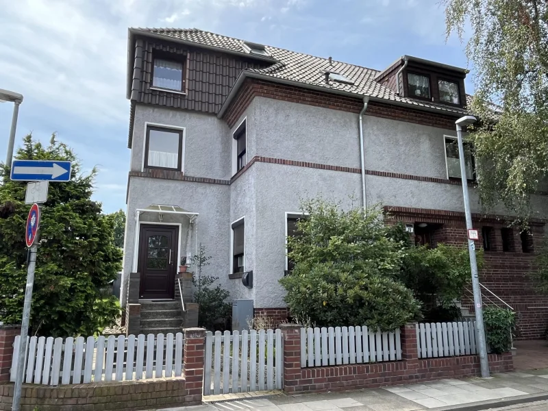 Frontansicht - Wohnung kaufen in Hannover - -- sanierte Altbauwohnung mit großer Dachterrasse --