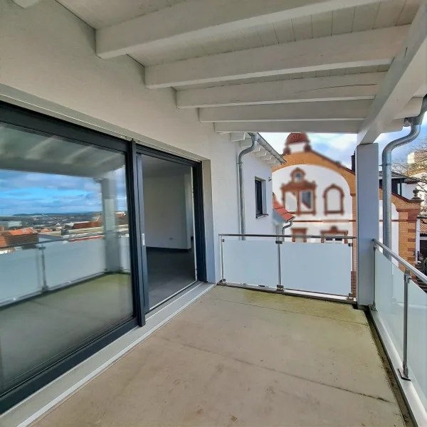 Loggia am Wohnzimmer - Wohnung kaufen in Pirmasens - Lieber den Schreibtisch am Balkon als Gartenarbeit