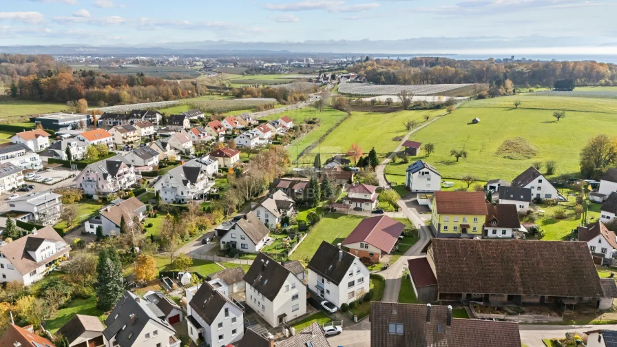 Titelbild - Haus kaufen in Friedrichshafen - Platz für die ganze Familie | 2-Familienhaus in toller Lage von Friedrichshafen/ Schnetzenhausen