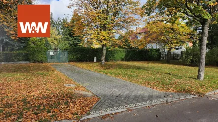 Einfahrt über Allee - Grundstück kaufen in Blankenfelde - Traumhaft geschnittenes Grundstück mit Extras in gehobenem Wohnumfeld nahe Berlin zu verkaufen.