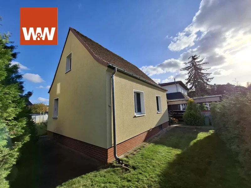 Ansicht - Haus kaufen in Blankenfelde - Gemütliches Einfamilienhaus mit großzügigem Garten und viel Platz für erholsame Freizeitgestaltung