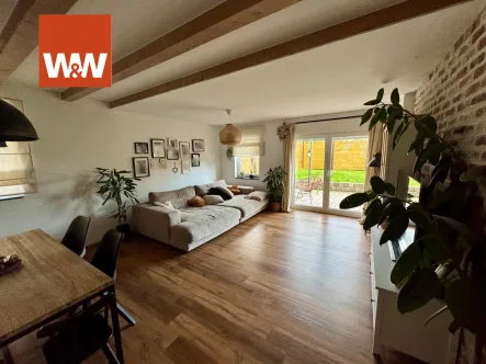 Wohnzimmer - Haus kaufen in Schkopau Raßnitz - Exklusives Wohnhaus in Schkopau OT Raßnitz – Garage, modernisierte Ausstattung und viel Platz