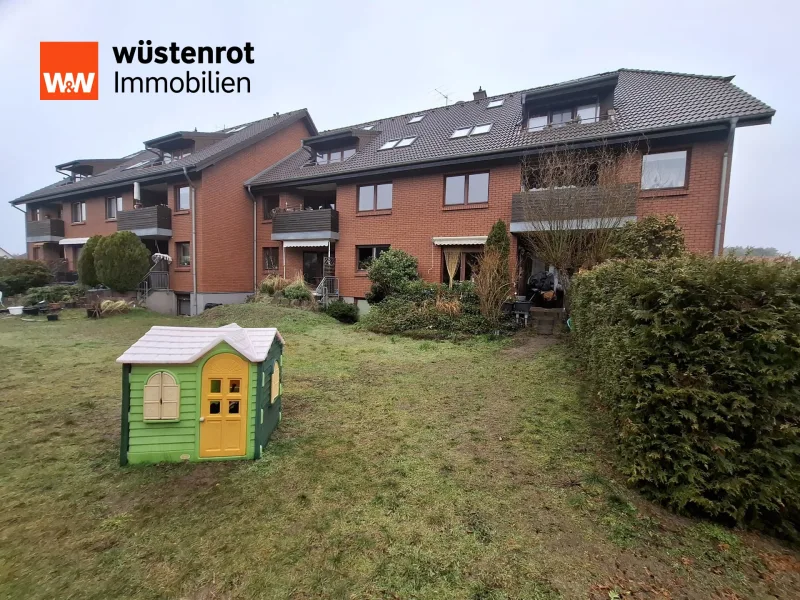 Rückansicht - Wohnung mieten in Lostau - Wohnen an der Elbe! 2-Raum-Wohnung mit  Gemeinschaftsgarten, Stellplatz und neuer Einbauküche