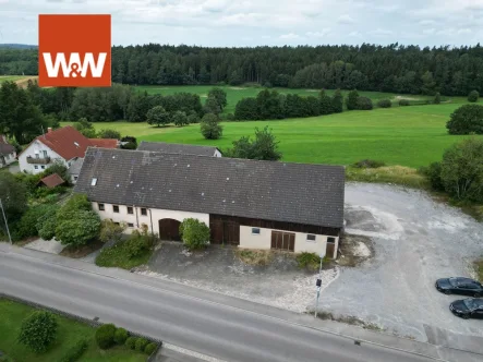 Ansicht - Haus kaufen in Rosenberg - Bauernhaus mit Scheune, Stall und 1,5 Hektar Wiesenfläche