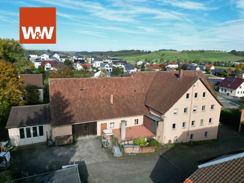 Ansicht Haus - Haus kaufen in Obersontheim / Mittelfischach - Großes Potential: Historische Gaststätte mit Saal, Nebengebäuden und Grundstück für Pferdehaltung