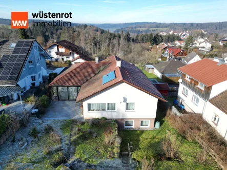 Ansicht - Haus kaufen in Abtsgmünd-Untergröningen - Solides Massivhaus mit Garten und Einliegerwohnung in Aussichtslage