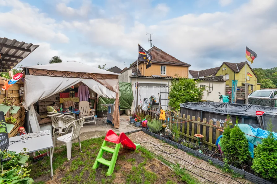 Terrasse rechte Hausseite