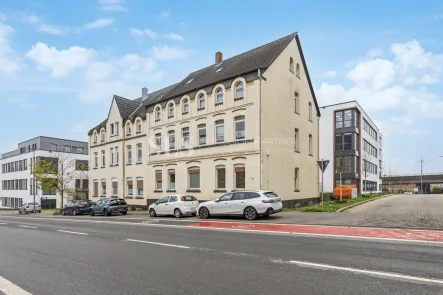 Straßenansicht - Zinshaus/Renditeobjekt kaufen in Bochum - Freigezogenes Mehrfamilienhaus-Ensemble mit Entwicklungspotenzial und flexiblen Möglichkeiten