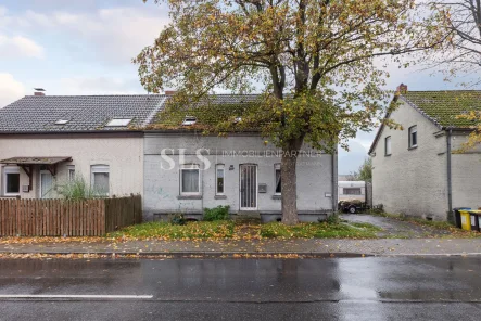 Straßenansicht - Haus kaufen in Dortmund - Sanierungsbedürftige Doppelhaushälfte mit Garten, flexiblem Raumkonzept und Potenzial für Familien