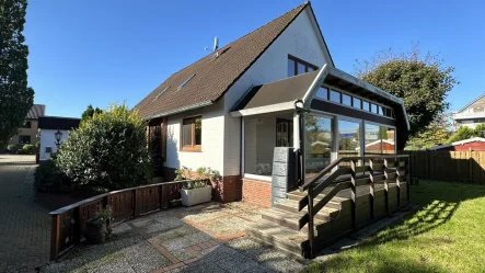 Außenansicht - Haus kaufen in Wiesmoor - ***6,26% Bruttomietrendite, direkt im Zentrum***