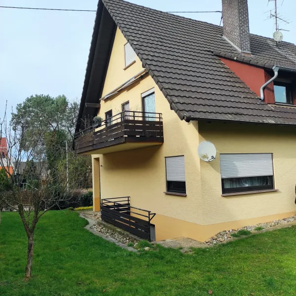  - Haus kaufen in Lahr/Schwarzwald - Älteres 1-2 Familienhaus mit 2 Garagen und Garten