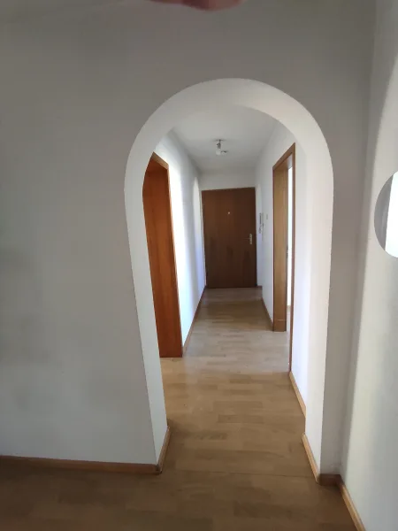 Flur - Wohnung kaufen in Kippenheim - KIPPENHEIM, 3 Zimmer-ETW mit Balkon und PKW-Stellplatz