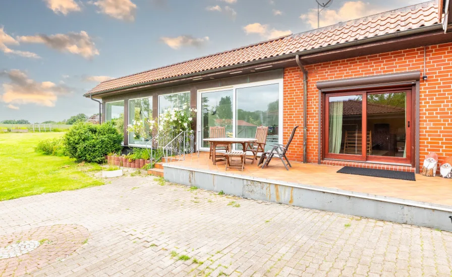 Terrasse vor dem Schwimmbad