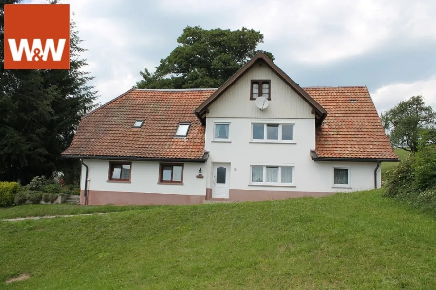 1. Ansicht - Haus kaufen in Herrischried - Teilsaniertes Liebhaberhaus sucht Käufer mit Vision! Großes Eckgrundstück in Herrischried!