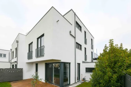 Ansicht Süd_Ost - Haus kaufen in Hemmingen - ImmoBillia: "hochwertige, moderne Doppelhaushälfte mit Energieeffizienzklasse A+"