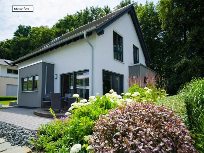 Einfamilienhaus_Rückansicht_Musterfoto - Haus kaufen in Weismain - Doppelhaushälfte in 96260 Weismain, Hofmannweg