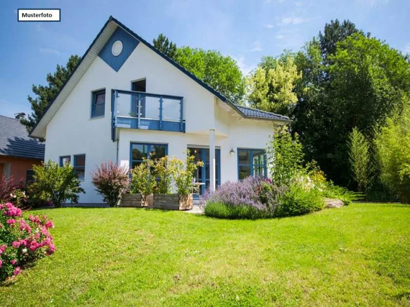 Einfamilienhaus_Rückansicht_2_Musterfoto - Haus kaufen in Celle - Reihenmittelhaus in 29229 Celle, Himmelsberg