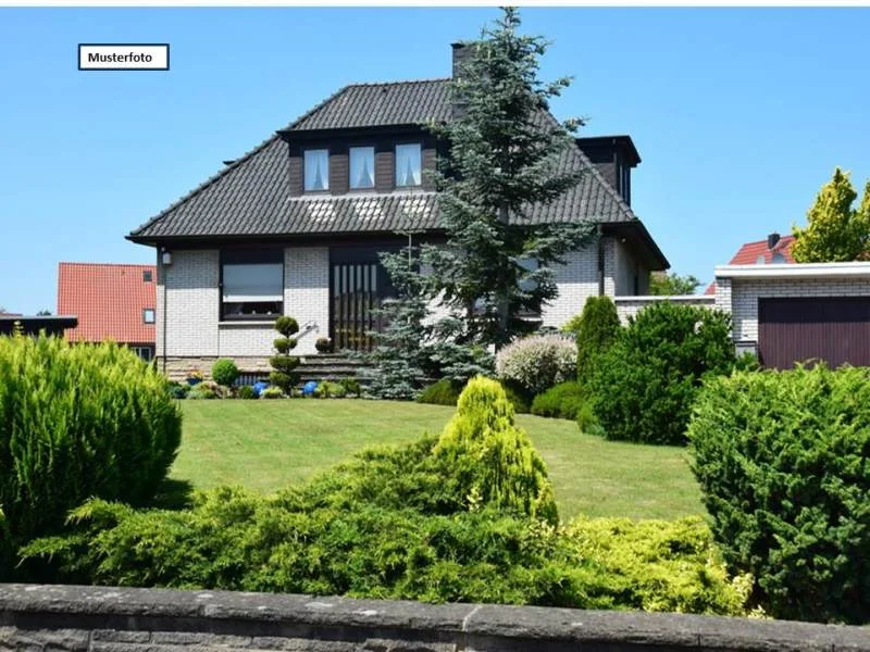 Einfamilienhaus_Vorderansicht - Haus kaufen in Glauchau - Villa in 08371 Glauchau, Wettiner Str.