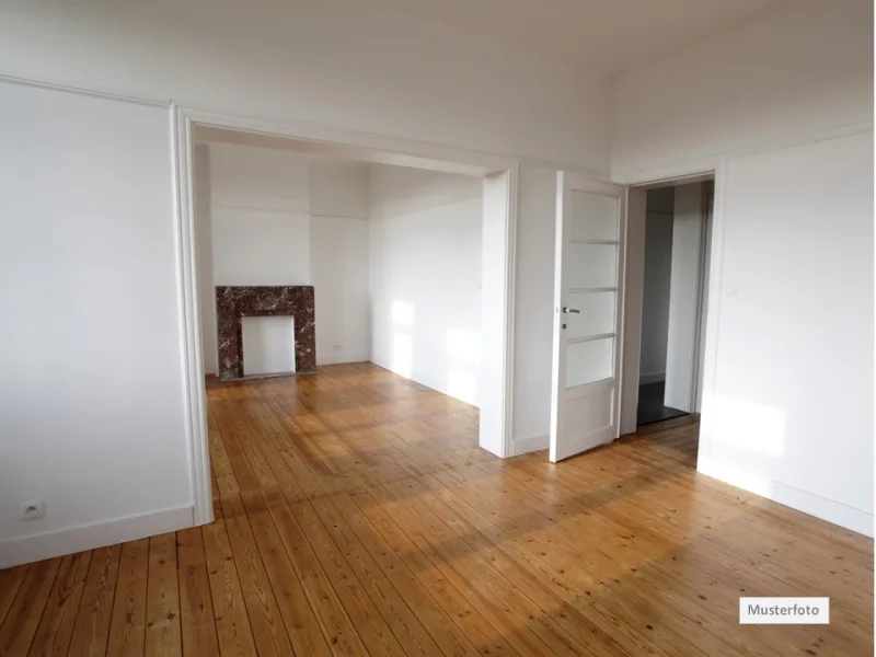 ansprechende_Eigentumswohnung - Wohnung kaufen in Frankfurt - Dachgeschosswohnung in 60439 Frankfurt, Antoninusstr.