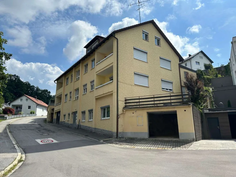 Außenansicht - Haus kaufen in Deggendorf - Renditestarkes Mehrfamilienhaus in Zentrumsnähe!