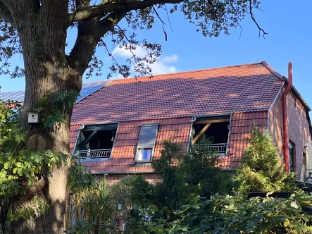 Dachdetail - Haus kaufen in Bad Wilsnack - Hochwertiges Mehrfamilienhaus als Kapitalanlage - sehr energieeffizient!