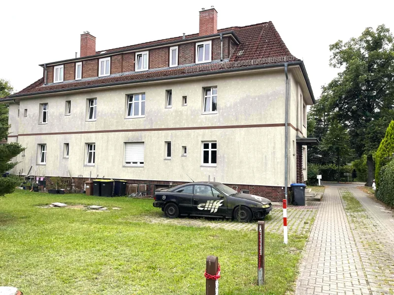 ansicht hinten - Haus kaufen in Kleinmachnow - Kleinmachnow: Mehrfamilienhaus zur Sanierung! 6 Wohnungen