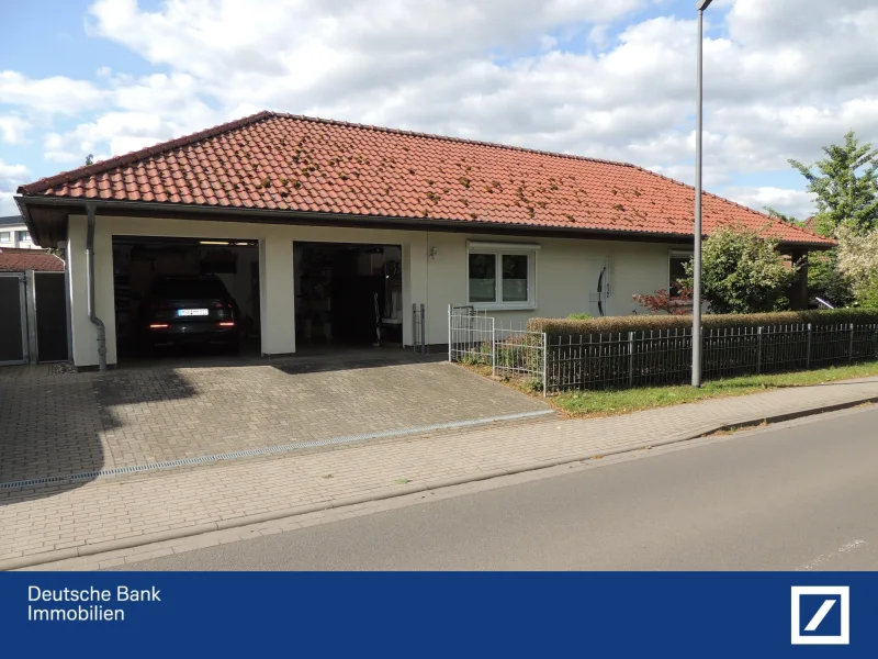 Bungalow mit Doppelgarage - Haus kaufen in Stavenhagen - Hochwertiger Bungalow in Stavenhagen