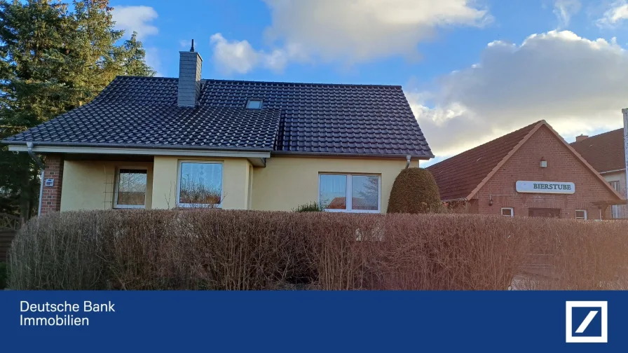 Straßenansicht - Haus kaufen in Lelkendorf - Vereinen Sie Wohnen u. Arbeiten unter einem Dach