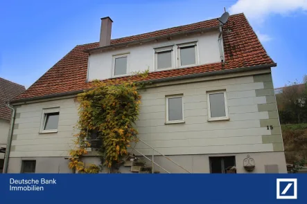 Ansicht Wohnhaus - Haus kaufen in Igersheim - Landwirtschaftliches Anwesen mit Wohnhaus, Stallungen, Scheune und Bebauungsgrundstück