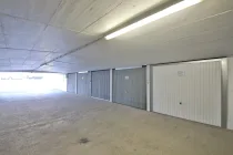 Garage mit elektrischem Tor