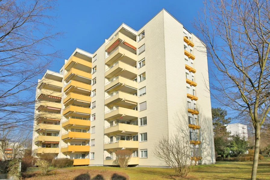 Sicht vom Garten - Wohnung kaufen in Möglingen - Wohnen mit Weitblick, Top-Anbindung und Garage