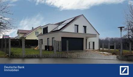 Außenansicht - Haus kaufen in Neckarsulm - Moderne Eleganz trifft auf Komfort: Ihr Traum-Einfamilienhaus mit Pool in Neckarsulm-Amorbach