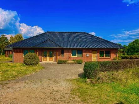 Hausansicht - Haus kaufen in Wanderup - Einzigartiger Bungalow auf großem Grundstück in Wanderup.Energiebedarf: 99,3 kwh/C