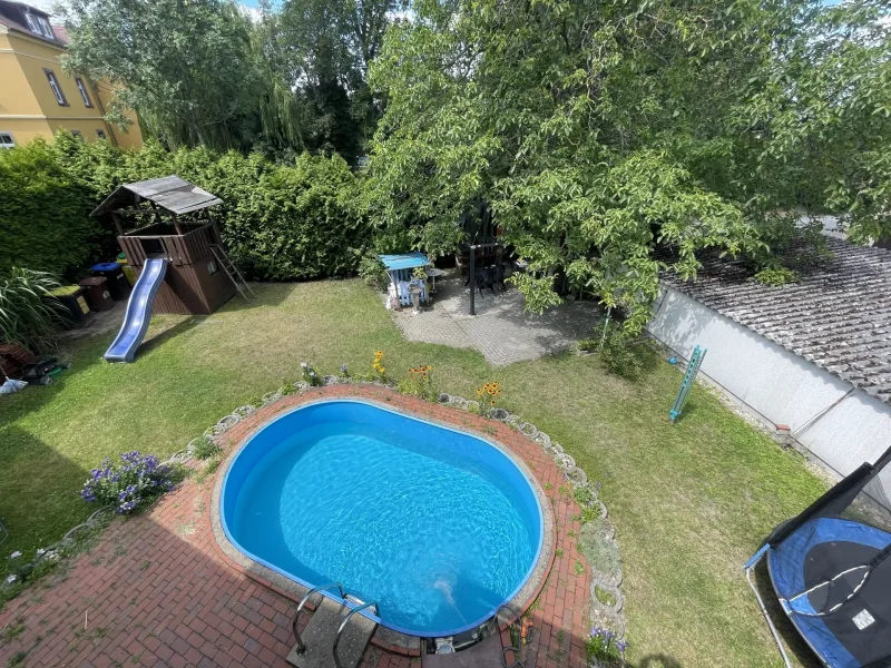 Garten mit Pool