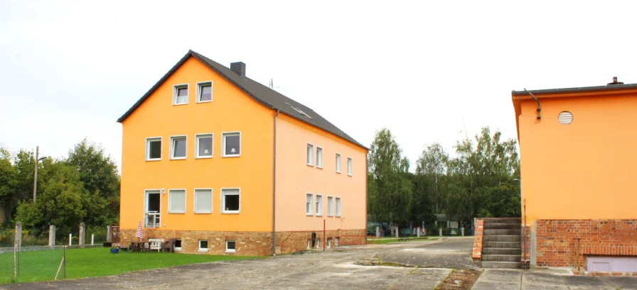 Vorderhaus  mit Hof u. Halle 