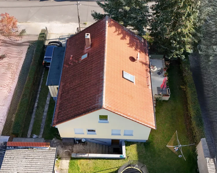 Haus mit Terrasse und Garage