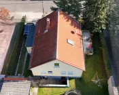 Haus mit Terrasse und Garage