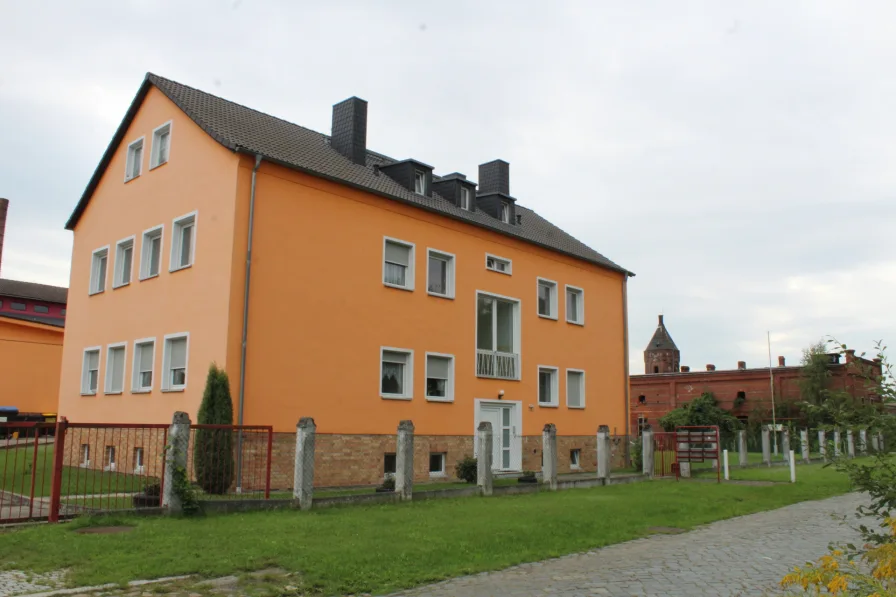 Vorderhaus mit Blick von Alsenstrasse