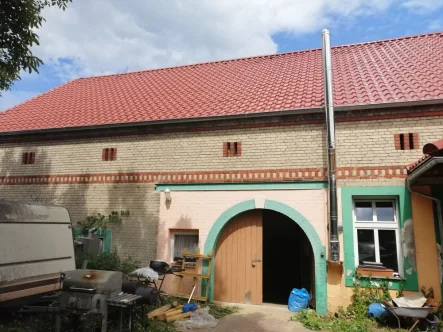 Eingang mit Zugang Werkstatt - Haus kaufen in Niedergörsdorf - Werkstatt (kann vermietet werden) und angrenzendem Wohnhaus zum Selbstbezug auf großem Grundstück