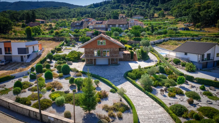 1 - Haus kaufen in Pedras Salgadas - Moderne Luxus Villa mit großzügigem Garten und faszinierenden Ausblick in Pedras Salgadas/Portugal