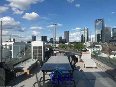 Dachterrasse - Wohnung mieten in Frankfurt am Main - PENTHOUSE mit Dachgarten im Westend: Hochwertig möblierte 220m² große Wohnung mit Dachterrasse im top renovierten Altbau