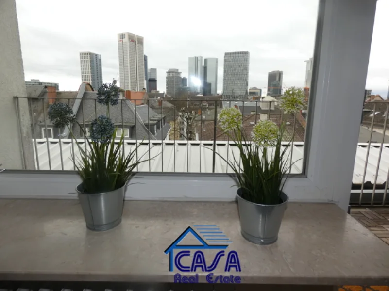 Ausblick - Wohnung mieten in Frankfurt am Main / Westend-Nord - PENTHOUSE im WESTEND: 2,5 Zimmer mit Balkon und Skyline Blick