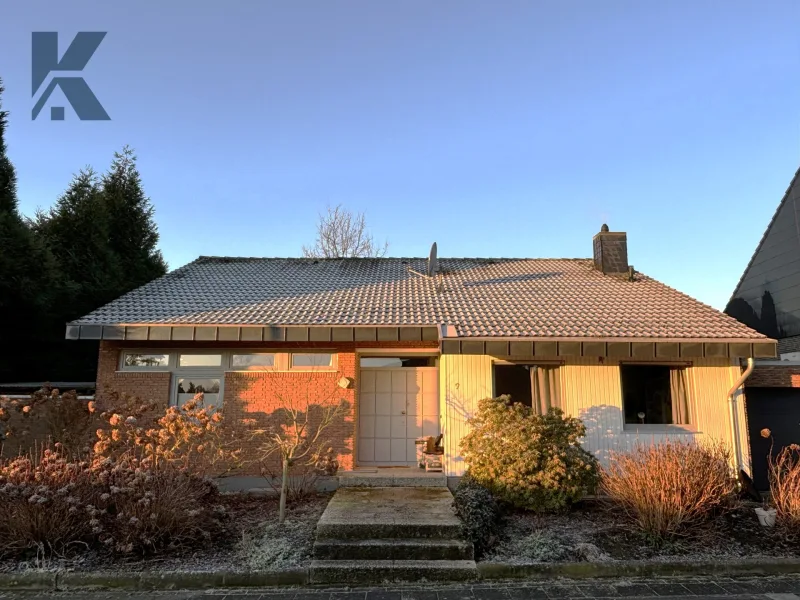 Hausansicht - Haus kaufen in Frechen / Buschbell - Freistehendes Einfamilienhaus in Feldrandlage mit Erweiterungs-Potenzial in Frechen-Buschbell