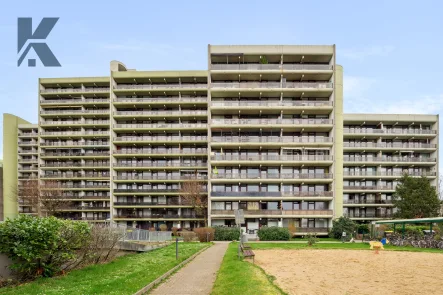 Hausansicht - Wohnung kaufen in Köln / Junkersdorf - Sehr gepflegte, vermietete 4-Zimmer Wohnung in Köln Junkersdorf (3-er WG)