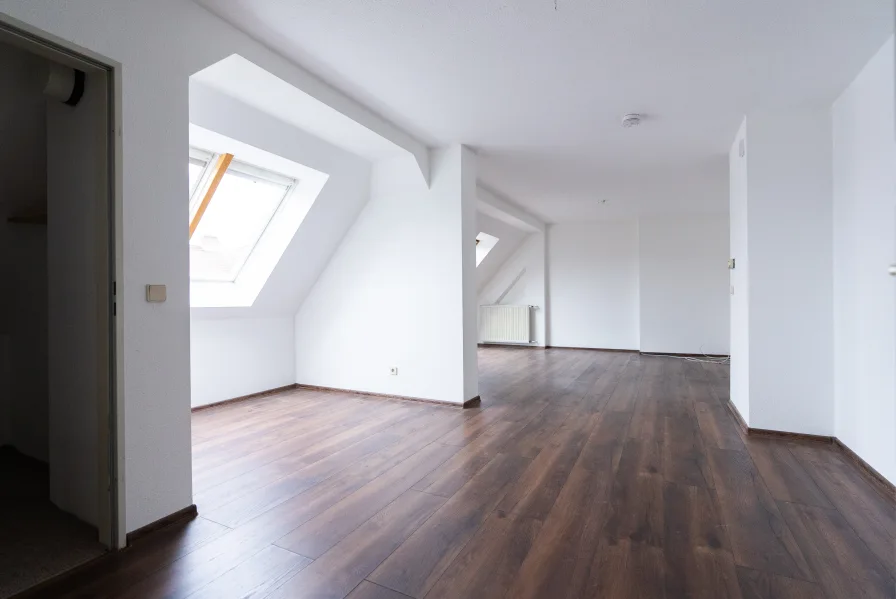 Wohnzimmer 1 - Wohnung kaufen in Berlin - Lichtdurchflutete 2-Zimmer Wohnung in gepflegtem Zustand