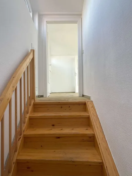 Treppe zur Einliegerwohnung/Büro