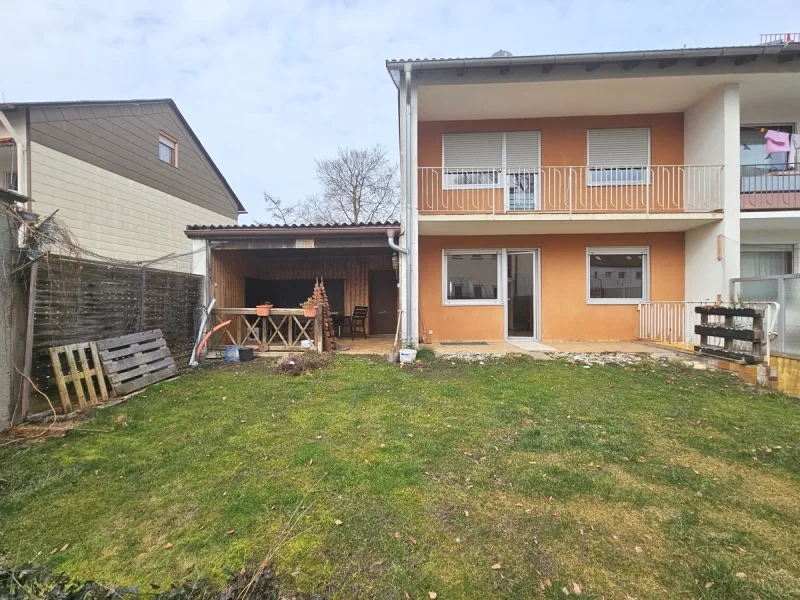 Terrase, Loggia und überdachter Freisitz - Haus kaufen in Waldkraiburg - Familienfreundliche Doppelhaushälfte mit Potenzial in Waldkraiburg