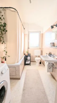 Badezimmer - Wohnung kaufen in Bayreuth - KAPITALANLAGE: Großzügige 2-Zi-Stadtwohnung über den Dächern Bayreuths!